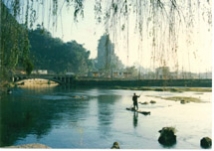 给大家回忆一下德保80年代的《西桥晨曦》