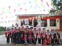 温馨的“边境童话”中的瑶族小学生
