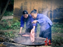 德保的“bong”制作过程